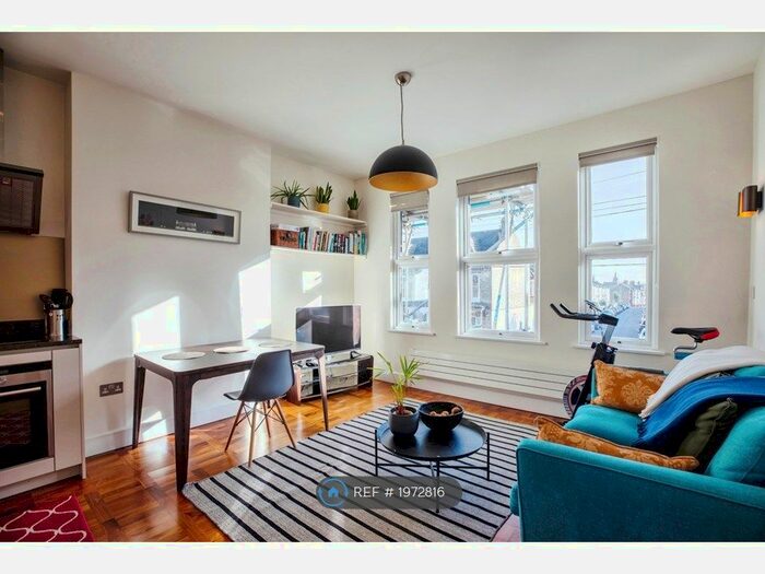 1 Bedroom Flat To Rent In Lysias Road, London, SW12