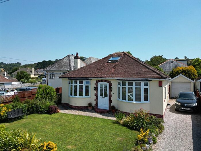 3 Bedroom Bungalow For Sale In Avenue Road, Kingskerswell, TQ12