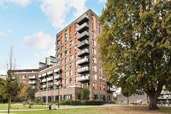 2 Bedroom Apartment To Rent In Boathouse Apartments, Poplar, E14