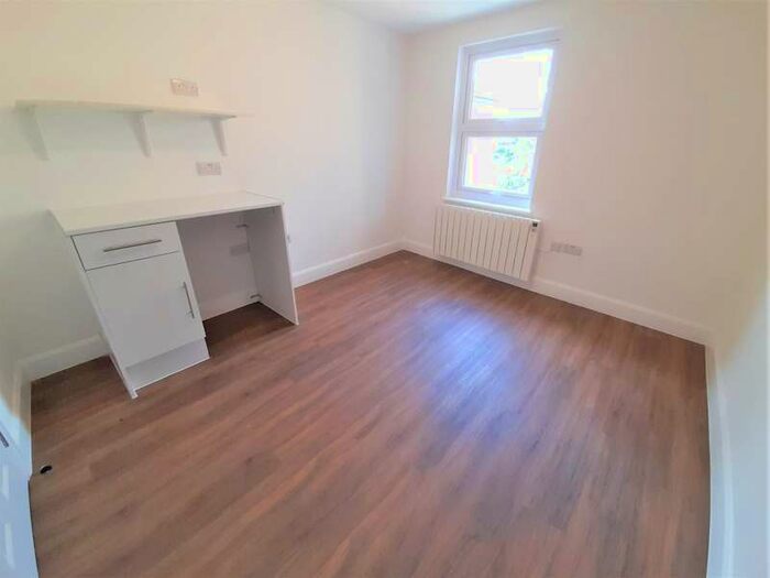 Flat To Rent In Shelbourne Road, Tottenham, N17