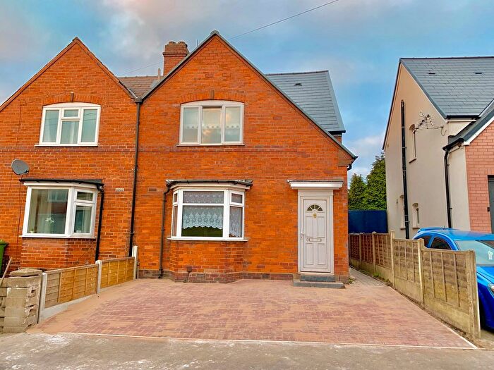 3 Bedroom Semi-Detached House To Rent In Charles Foster Street, Wednesbury, WS10