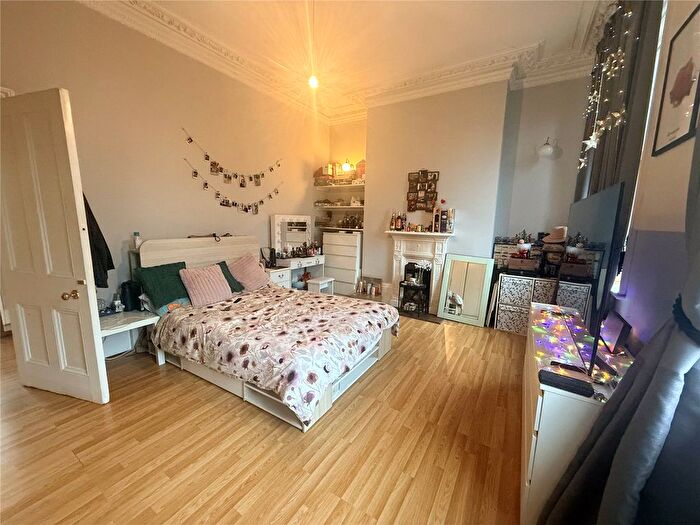 1 Bedroom Flat To Rent In Station Road, Redhill, Surrey, RH1