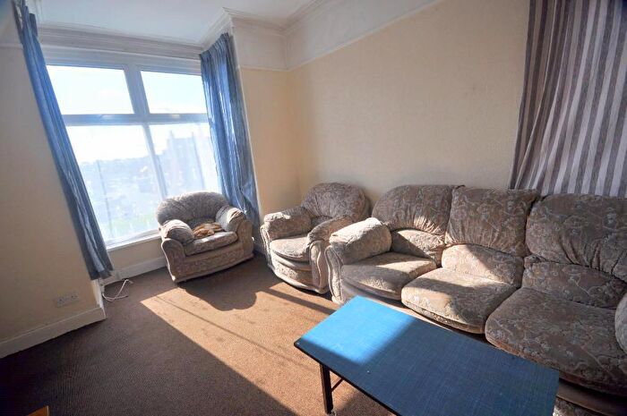 4 Bedroom Terraced House To Rent In Kings Road, Hyde Park, Leeds, LS6