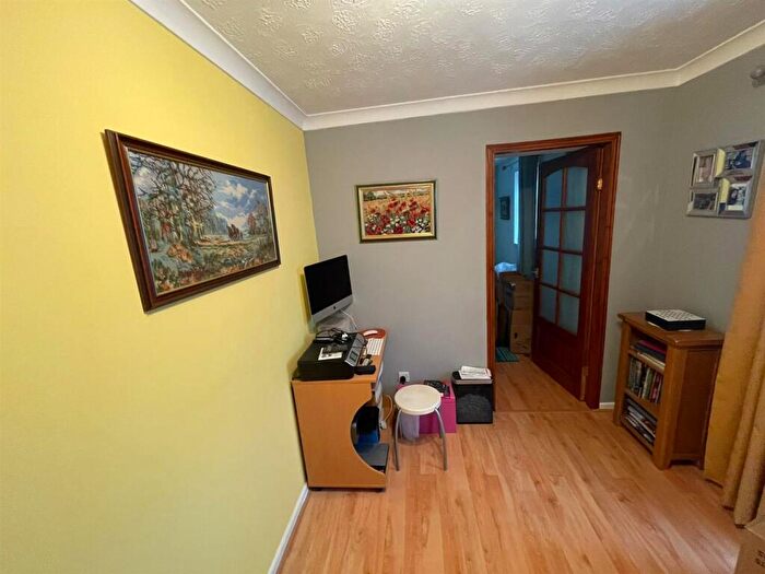 2 Bedroom Semi-Detached Bungalow For Sale In Colorado Grove, Darlington, DL1