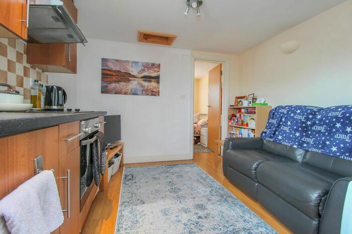 1 Bedroom Flat To Rent In Crofts Street, Roath, Cardiff, CF24