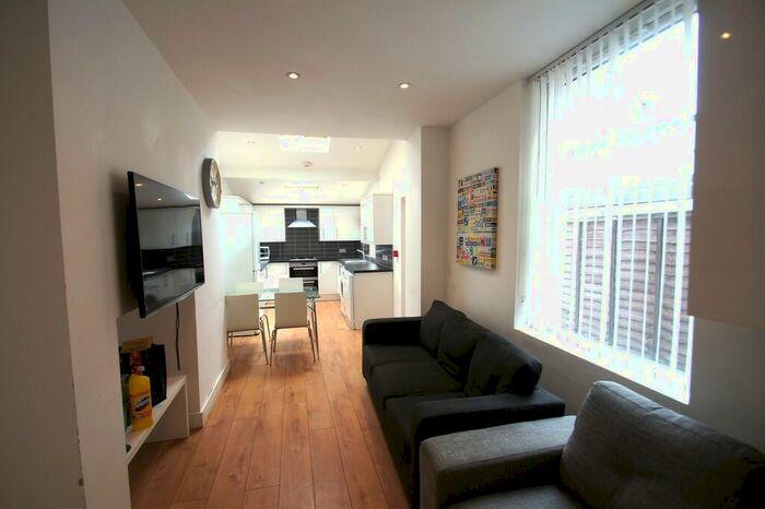 6 Bedroom Terraced House To Rent In Albion Road, Fallowfield, M14