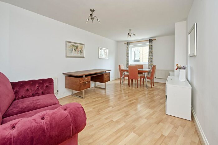 1 Bedroom Flat To Rent In Elizabeth Court, Palgrave Gardens, London, NW1