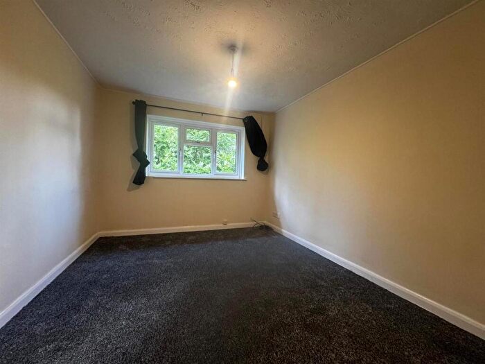 1 Bedroom Apartment To Rent In Castleton Road, Chadwell Heath, IG3