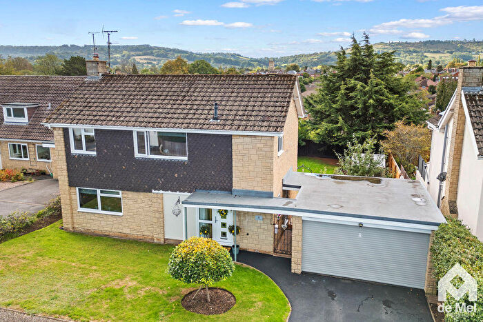 4 Bedroom Detached House For Sale In Hetton Gardens, Charlton Kings, Cheltenham, GL53