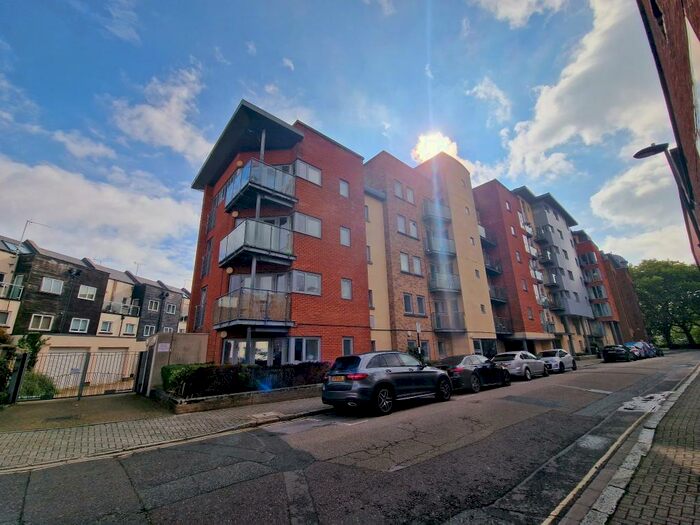 2 Bedroom Apartment To Rent In Orchards Place, Southampton, SO14