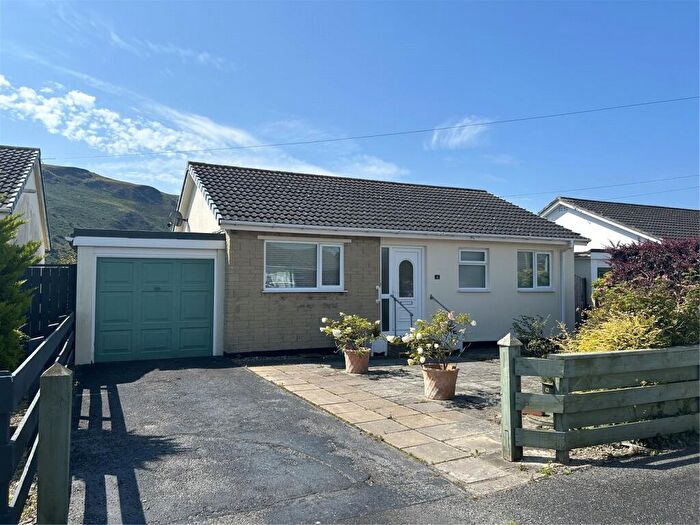2 Bedroom Bungalow For Sale In Ffordd Corsen, Fairbourne, Gwynedd, LL38