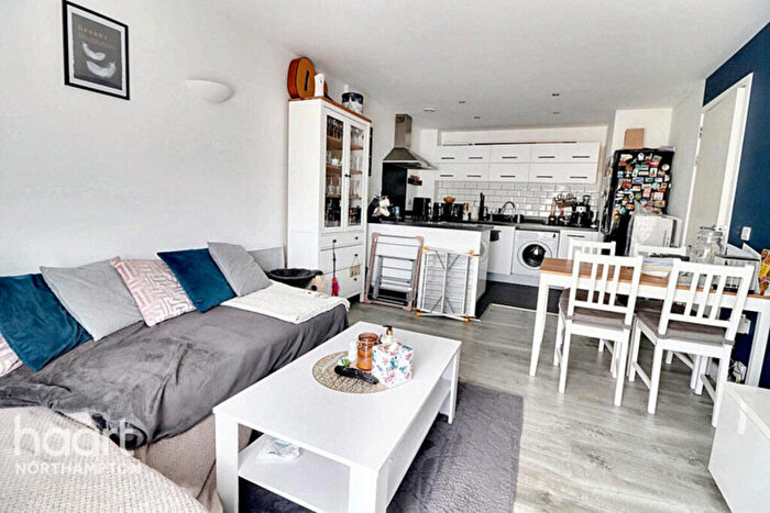 2 Bedroom Flat To Rent In Broad Street, Northampton, NN1