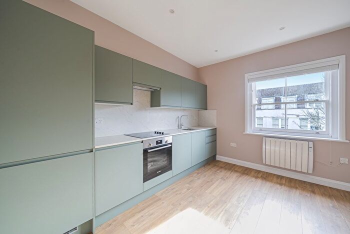 2 Bedroom Flat To Rent In Heather Place, Esher, KT10