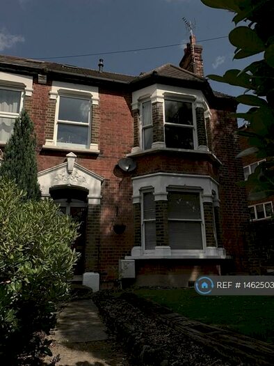 2 Bedroom Flat To Rent In High Street, Brentwood, CM14