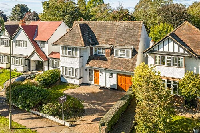 6 Bedroom Detached House For Sale In Harfield Road, Sunbury-On-Thames, TW16