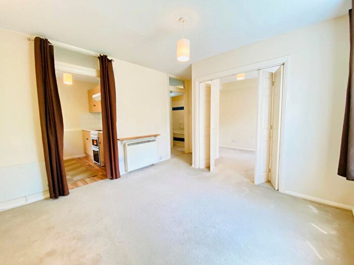 1 Bedroom Apartment To Rent In Maple Court, Croydon, CR0