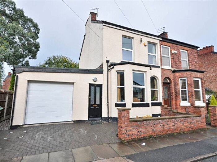 4 Bedroom Semi-Detached House To Rent In Norfolk Avenue, Stockport, SK4