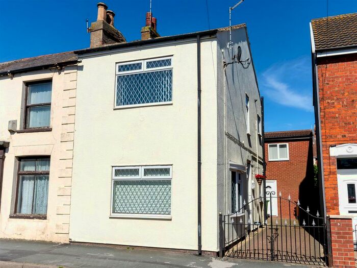 3 Bedroom End Of Terrace House To Rent In Queen Street, Withernsea, HU19