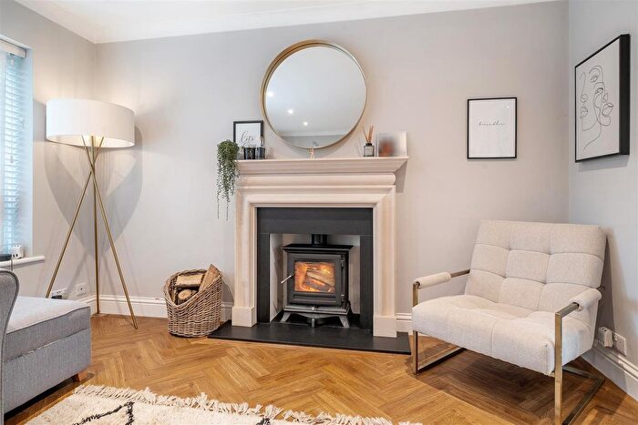 5 Bedroom Detached House For Sale In Knowles Avenue Crowthorne, Berkshire, RG45