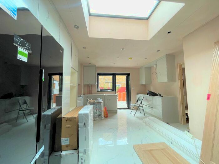 3 Bedroom Flat To Rent In Cranbrook Road, Ilford, IG1