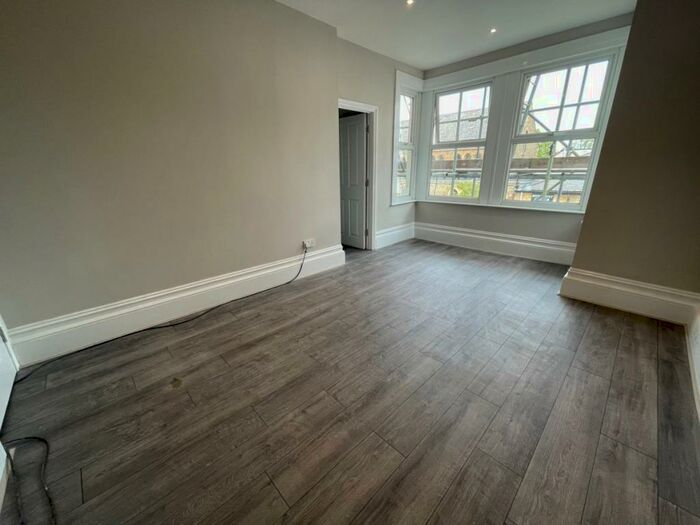 1 Bedroom Flat To Rent In Hampden Road, Haringay, N8