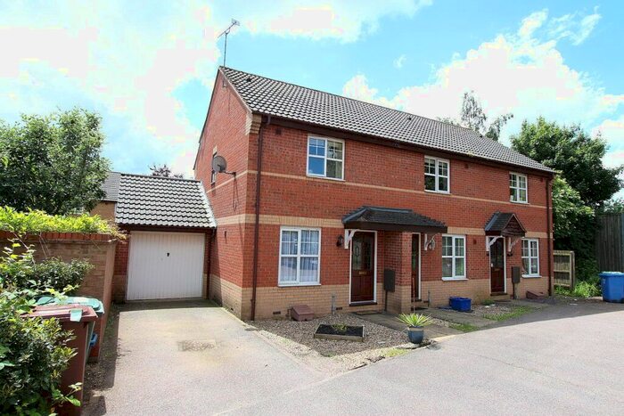 2 Bedroom End Of Terrace House To Rent In Hamilton Close, Banbury, Oxon, OX16