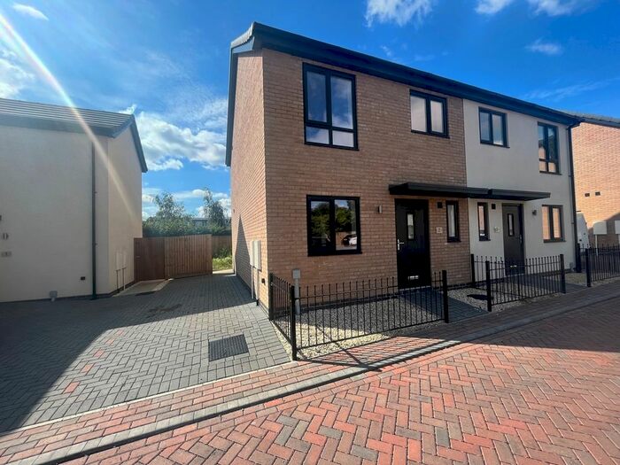 3 Bedroom Semi-Detached House To Rent In Grassfields Close, Ashby, Scunthorpe, DN16