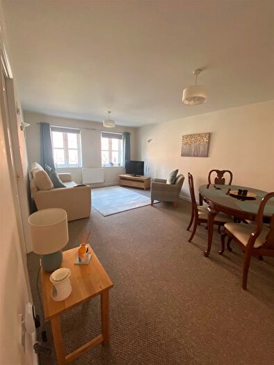 2 Bedroom Flat For Sale In Friar Court, Worcester, WR1