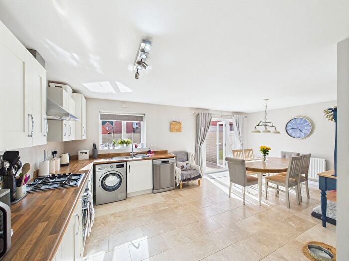 4 Bedroom Detached House For Sale In Sentinel Close, Worcester, Worcestershire, WR2