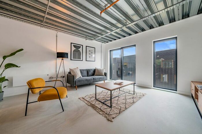 2 Bedroom Flat To Rent In Secret Garden, Leeds, LS9