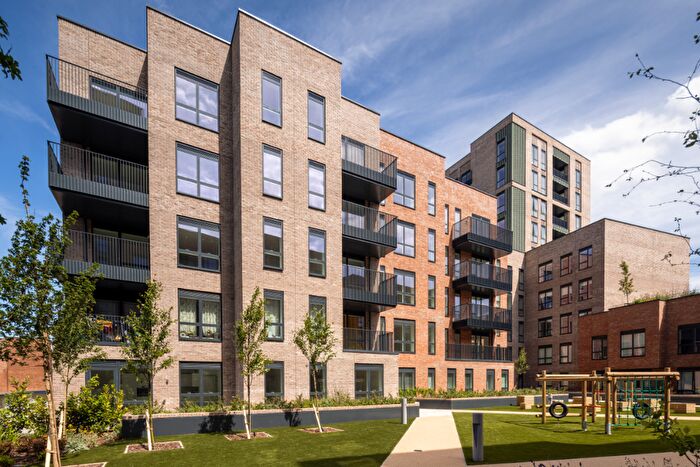 2 Bedroom Flat For Sale In Bell Road, Hounslow, TW3