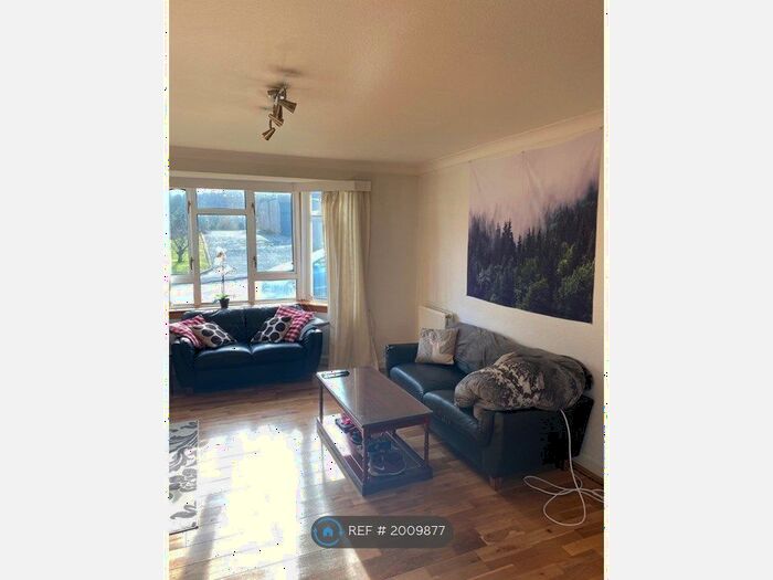 2 Bedroom Flat To Rent In Dorchester Court, Glasgow, G12