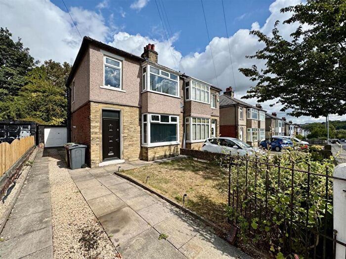 3 Bedroom Semi-Detached House For Sale In Mayfield Avenue, Dalton, Huddersfield, HD5
