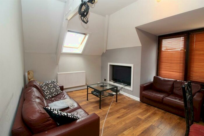 3 Bedroom Flat To Rent In Cyncoed Road, Cyncoed, Cardiff, CF23