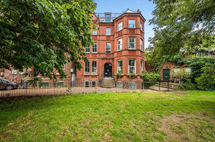 2 Bedroom Flat For Sale In Windmill Drive, London, SW4