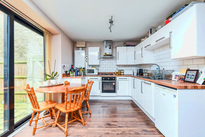 1 Bedroom Apartment To Rent In Crofters Court, Witney, OX28