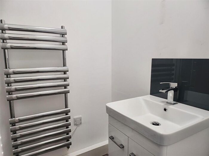 1 Bedroom Flat To Rent In Warrington Street, Ashton-Under-Lyne, OL6