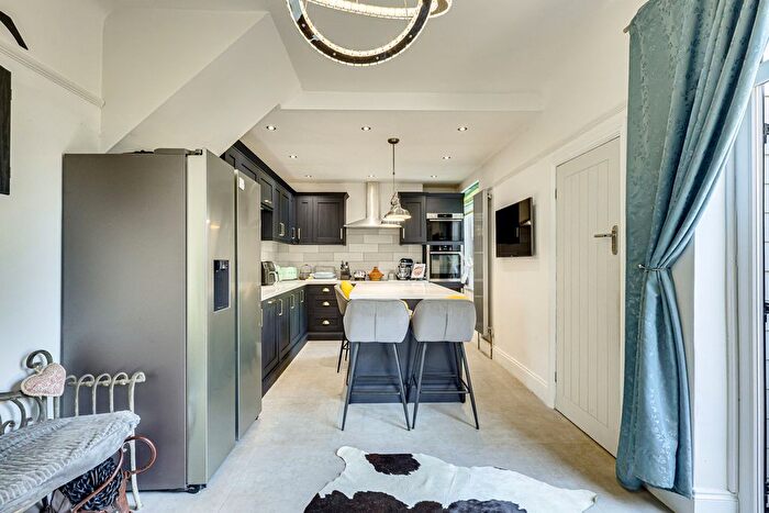 3 Bedroom Semi-Detached House For Sale In Priory Avenue, Southend-On-Sea, SS2