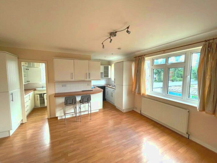 Studio To Rent In Ewell Road, Surbiton, KT6