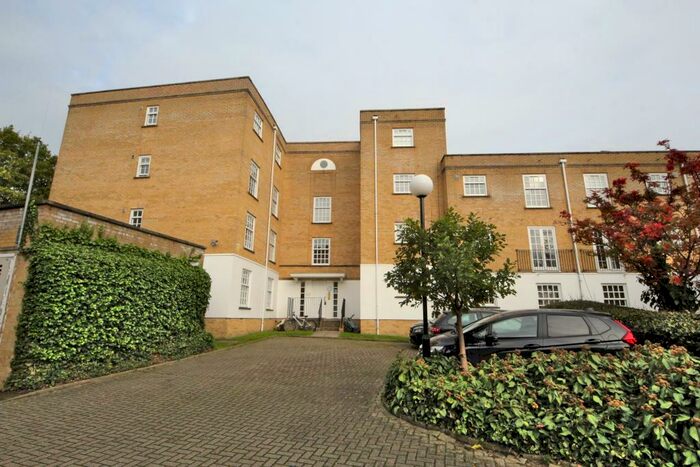 2 Bedroom Flat To Rent In Leigh Hunt Drive, Southgate, N14