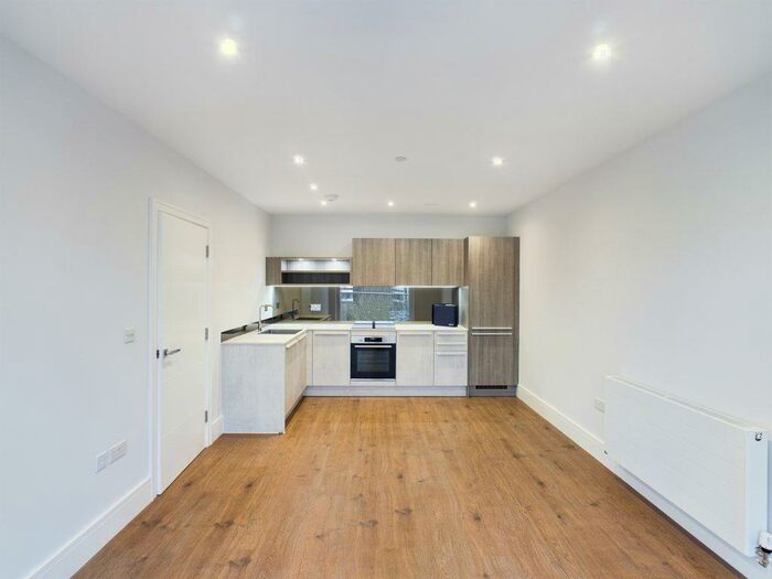 3 Bedroom House To Rent In Reading Green &#; Bed House, RG2