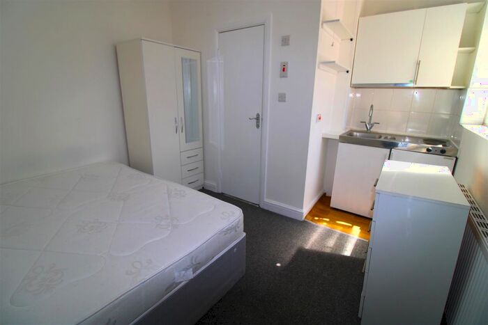 Studio To Rent In (All Bills Included) Bloxhall Road, Leyton, E10