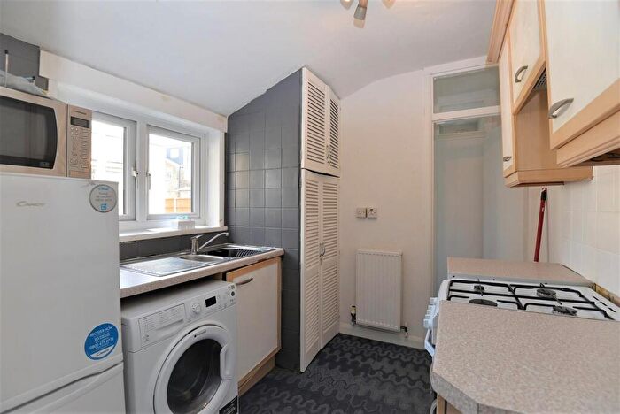 1 Bedroom Flat To Rent In Dawlish Road, Leyton, London, E10