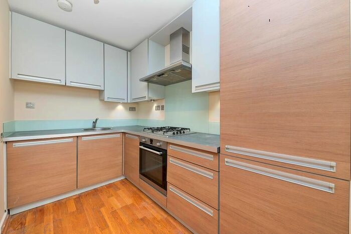 2 Bedroom Flat To Rent In Varcoe Road, London, SE16