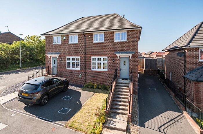 3 Bedroom Semi-Detached House For Sale In Swithens Close, Wakefield, West Yorkshire, WF1