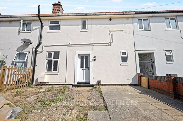 2 Bedroom Semi Detached House To Rent In Clairmont Road, Colchester, Essex, CO3