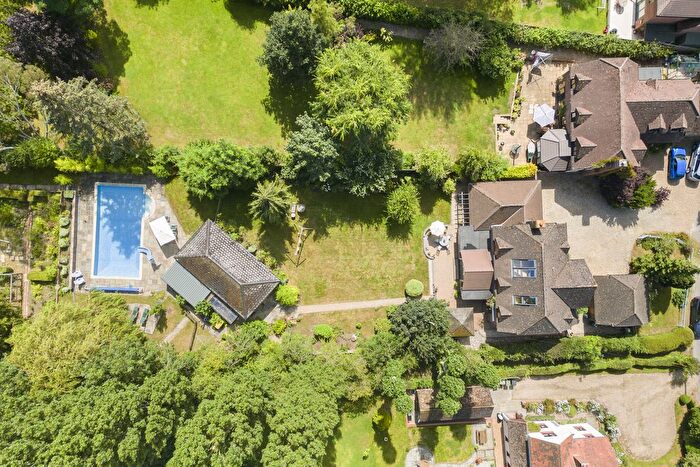 5 Bedroom Detached House For Sale In Ashmore Green Road, Thatcham, RG18