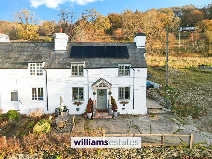 2 Bedroom House For Sale In Cynwyd, LL21