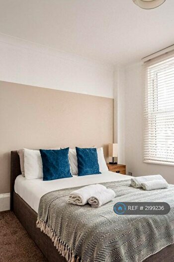 3 Bedroom Flat To Rent In West Street, Brighton, BN1