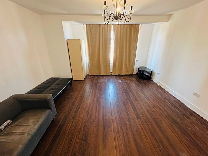 3 Bedroom Maisonette To Rent In Bingham Road, Croydon, CR0